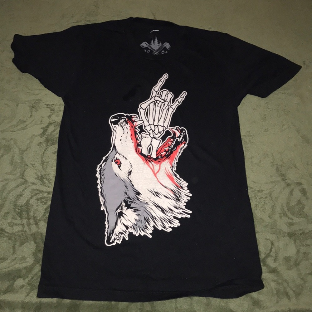 Wolfe/skeleton hand shirt